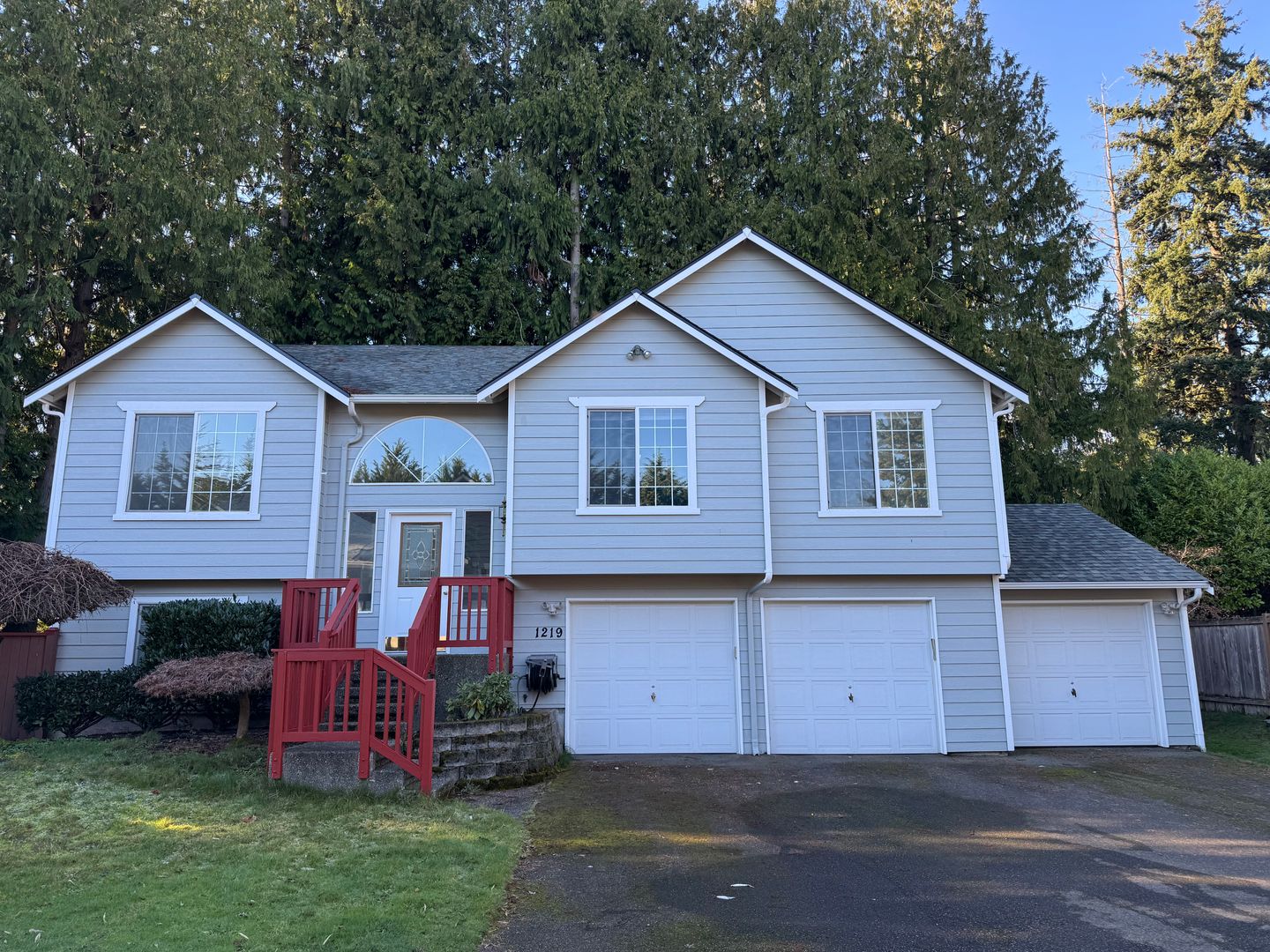 Shoreline House: 1219 NE 148th St