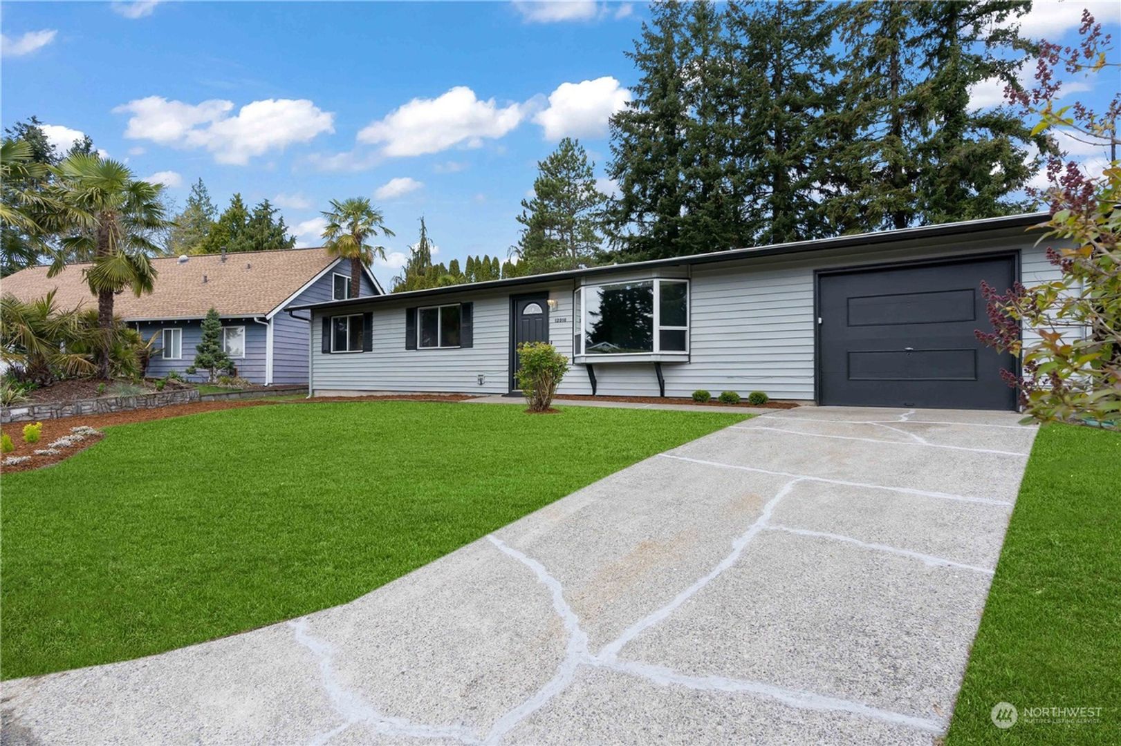 Renton House: 12916 SE 162nd St