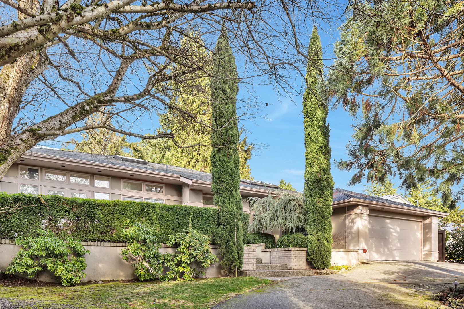 Medina House: 7622 NE 14th St