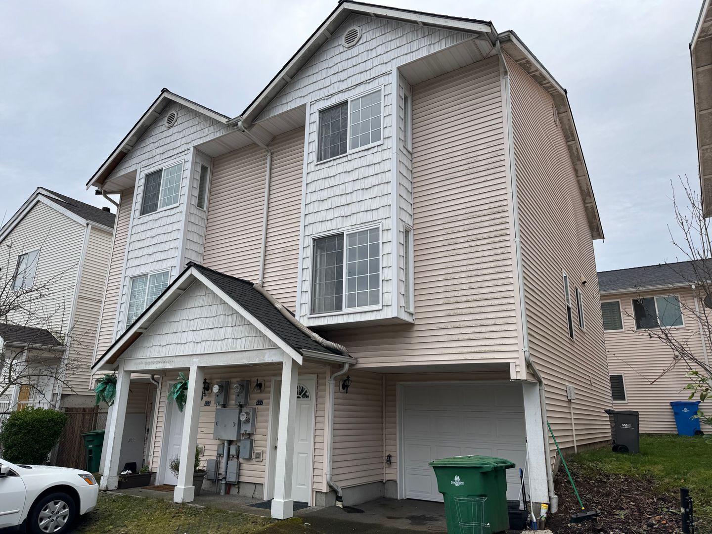 Shoreline Townhome: 937 N 199th St