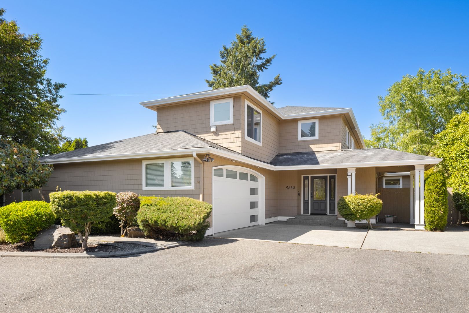 Clyde Hill House: 9630 NE 27th St