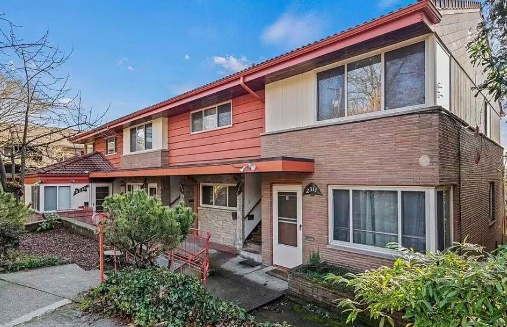 Seattle Apartment: 2321 NE 55th St