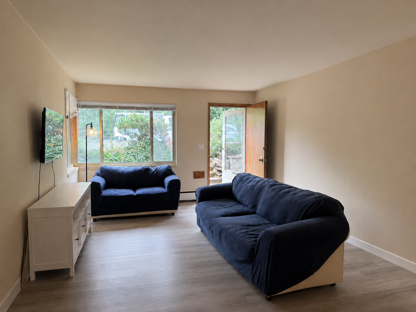 Seattle Apartment: 2321 NE 55th St