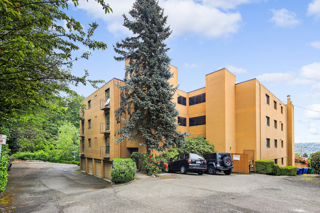 Seattle Condo: 3710 25th Place W Unit #201 -