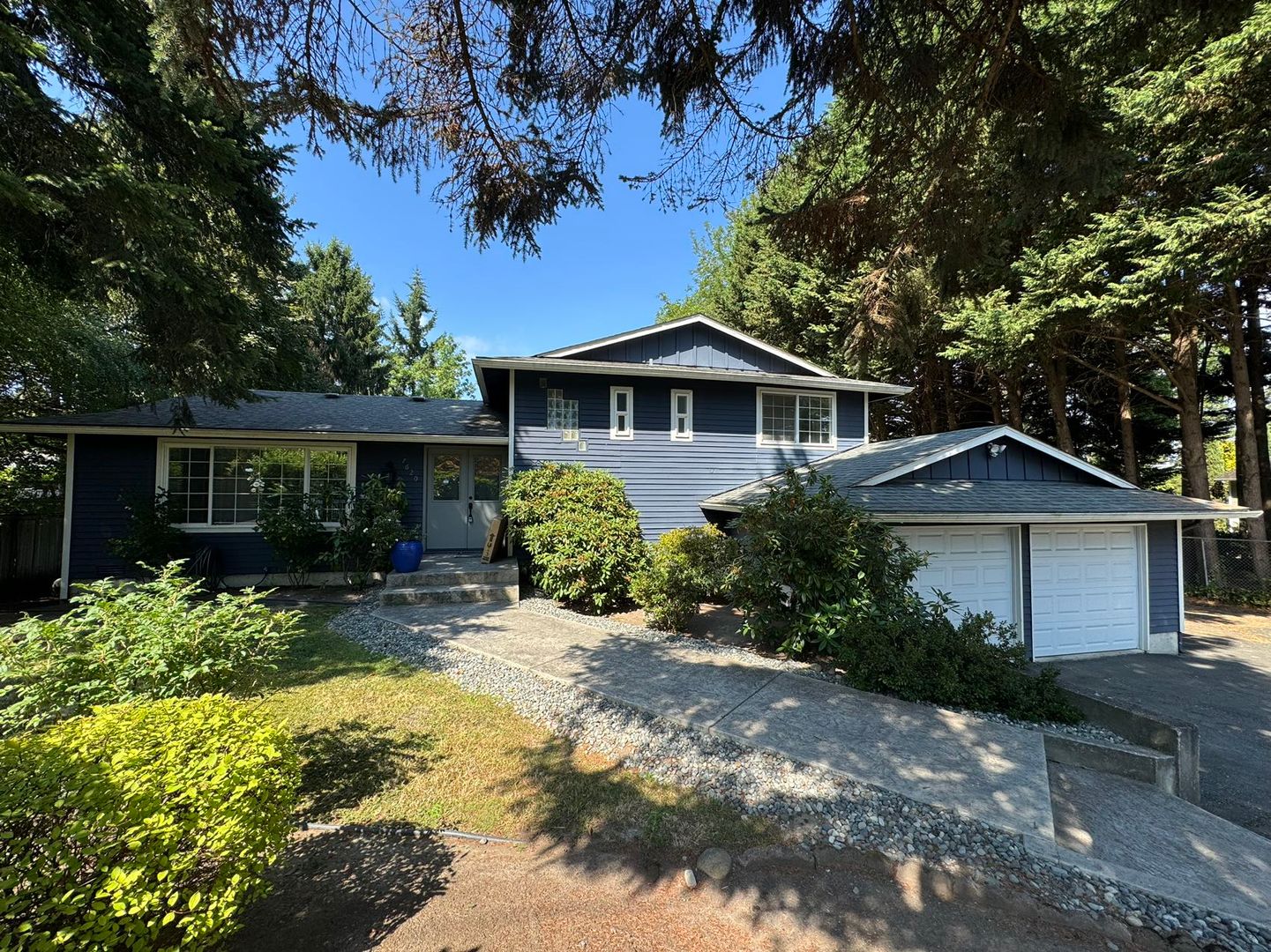 Medina House: 7620 NE 24th St