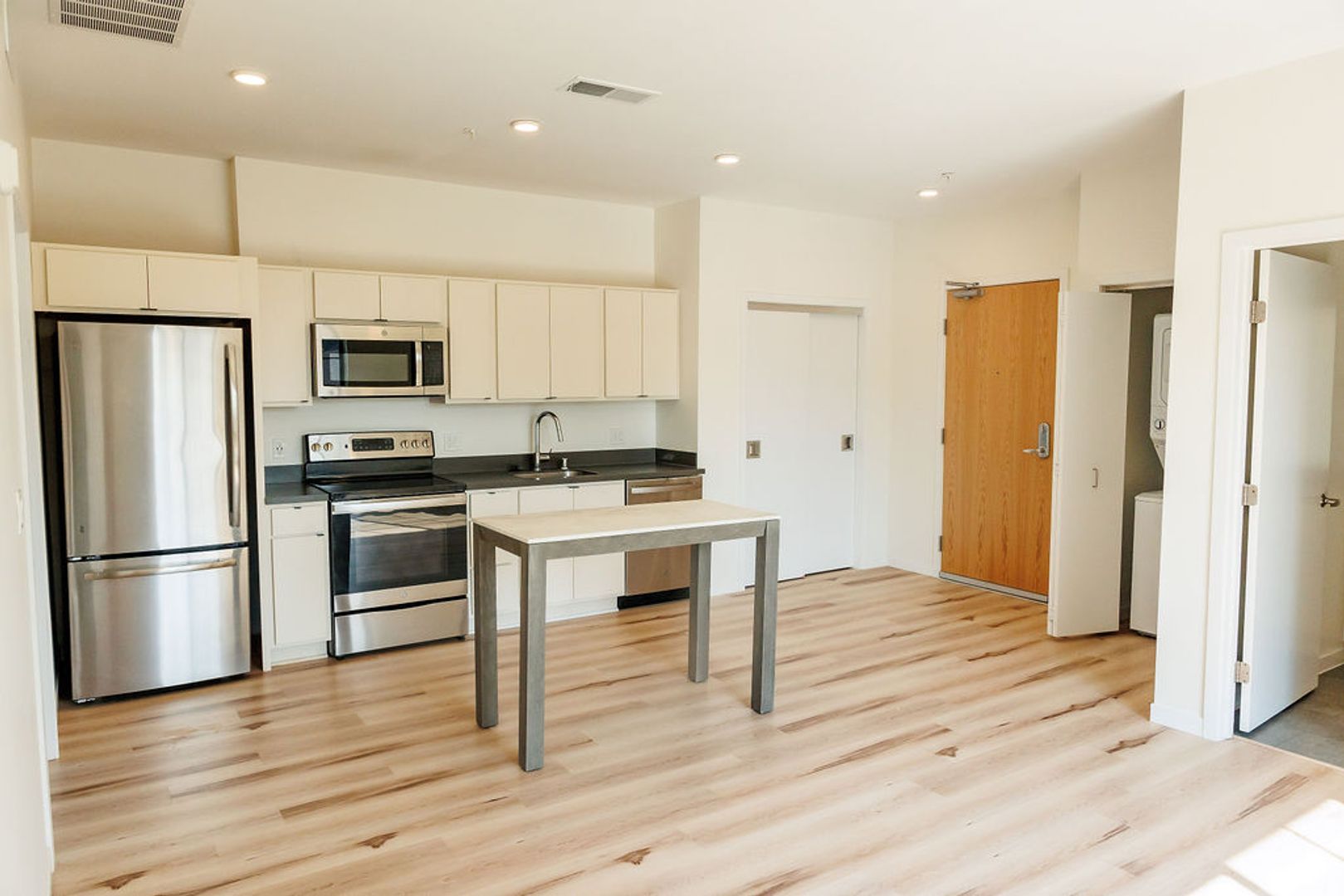 Appleton Apartment: 118 N Durkee Street