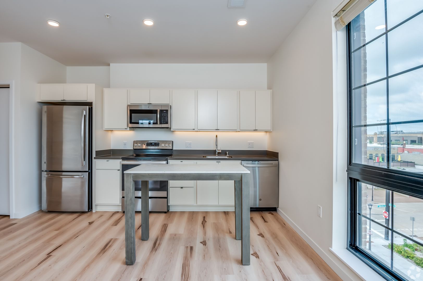 Appleton Apartment: 118 N Durkee Street