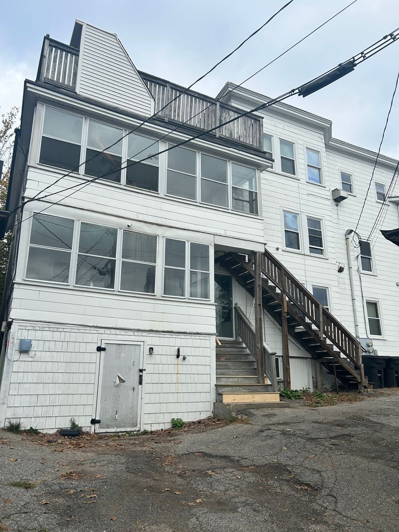Biddeford Apartment: 66 Green Street