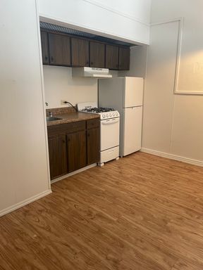Studio Apartment Available Now!!!! - Great Westbrook Location!!