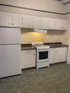 1BR/1BA Near Downtown Location!!