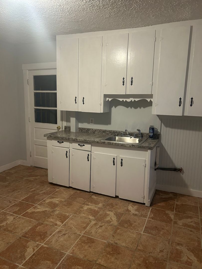 Biddeford Apartment: Bacon Street