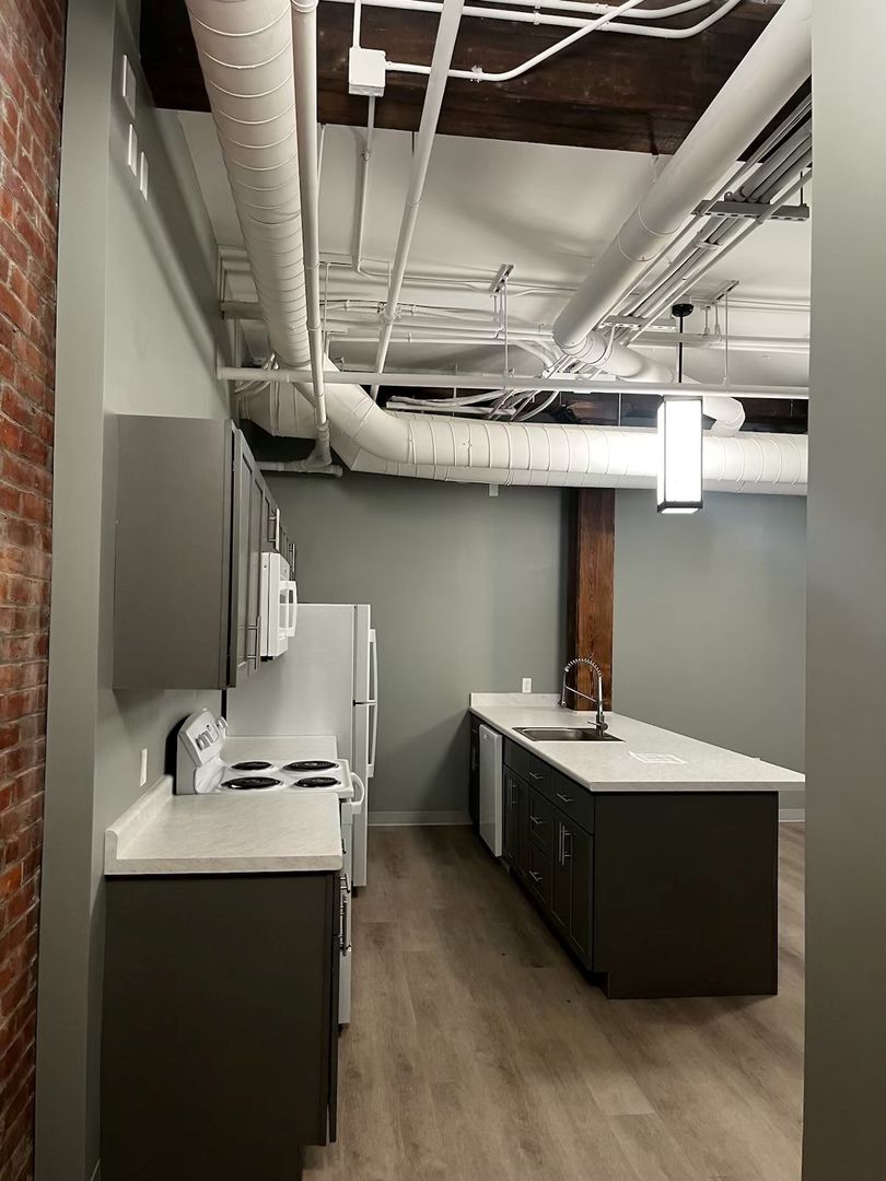 Sanford Apartment: 61 Washington Street