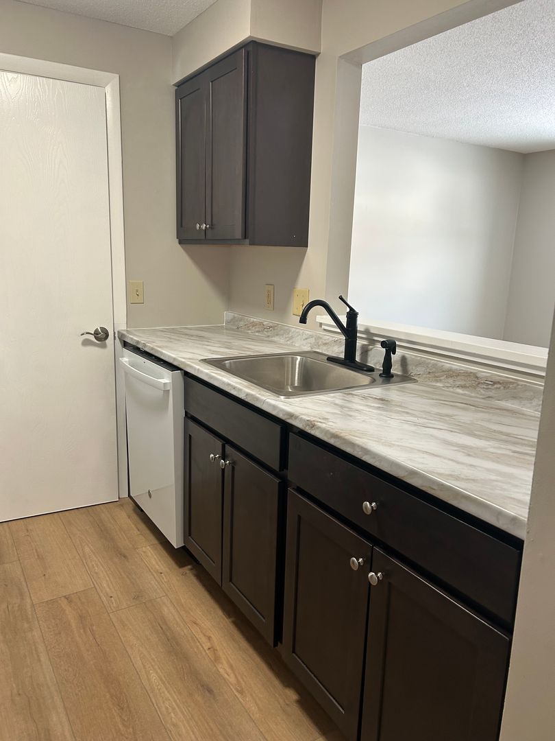 Brunswick Apartment: 20 Katherine Street