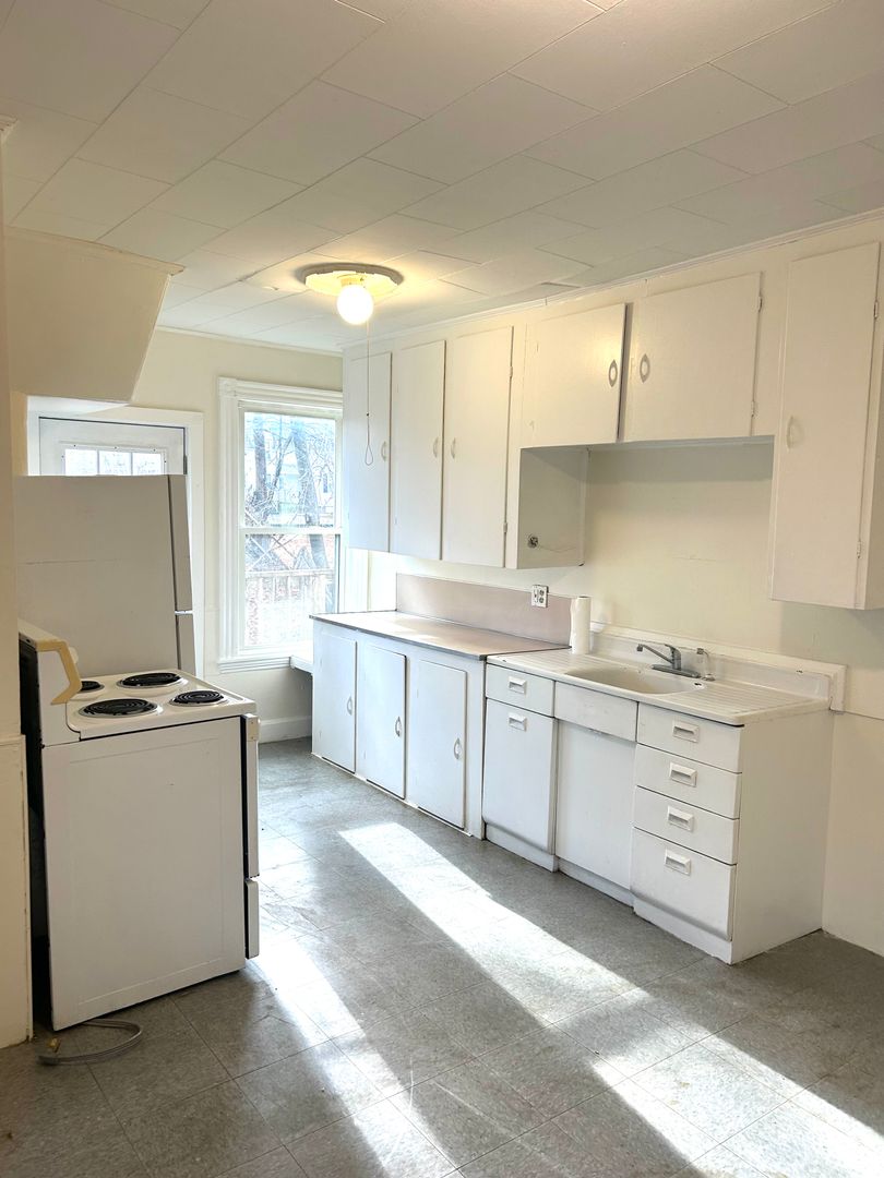 Westbrook Apartment: 178 Brown Street