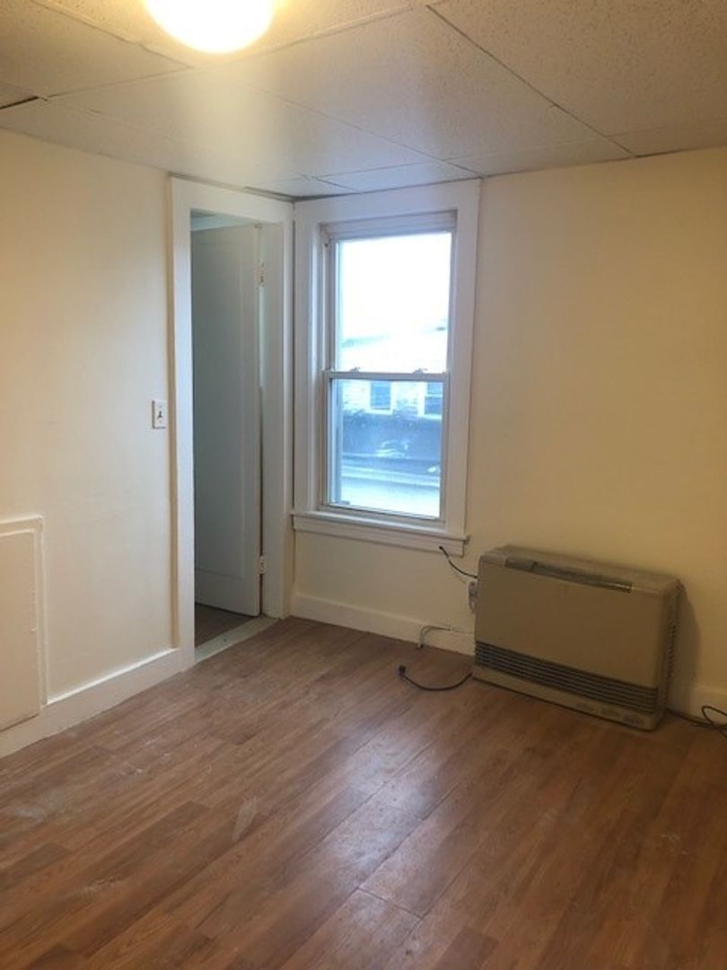 Biddeford Apartment: 48 Alfred Street