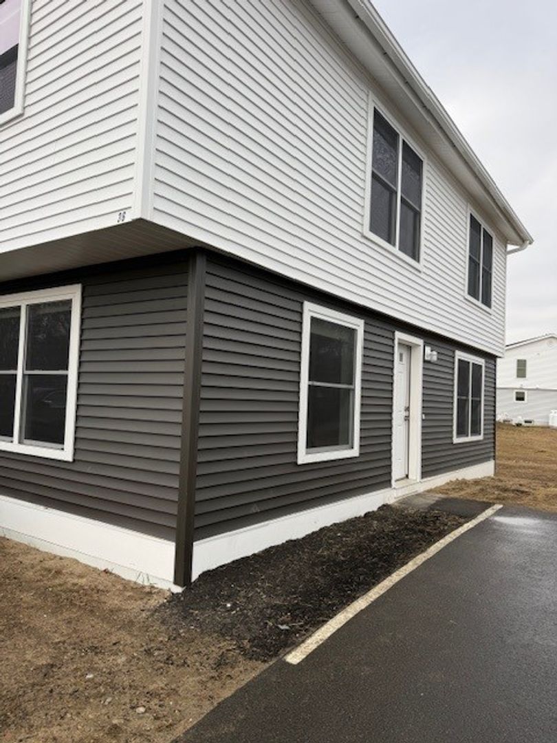 Biddeford Apartment: Raymond Street