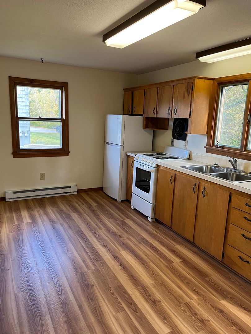 Topsham Apartment: 40 Atwood Road