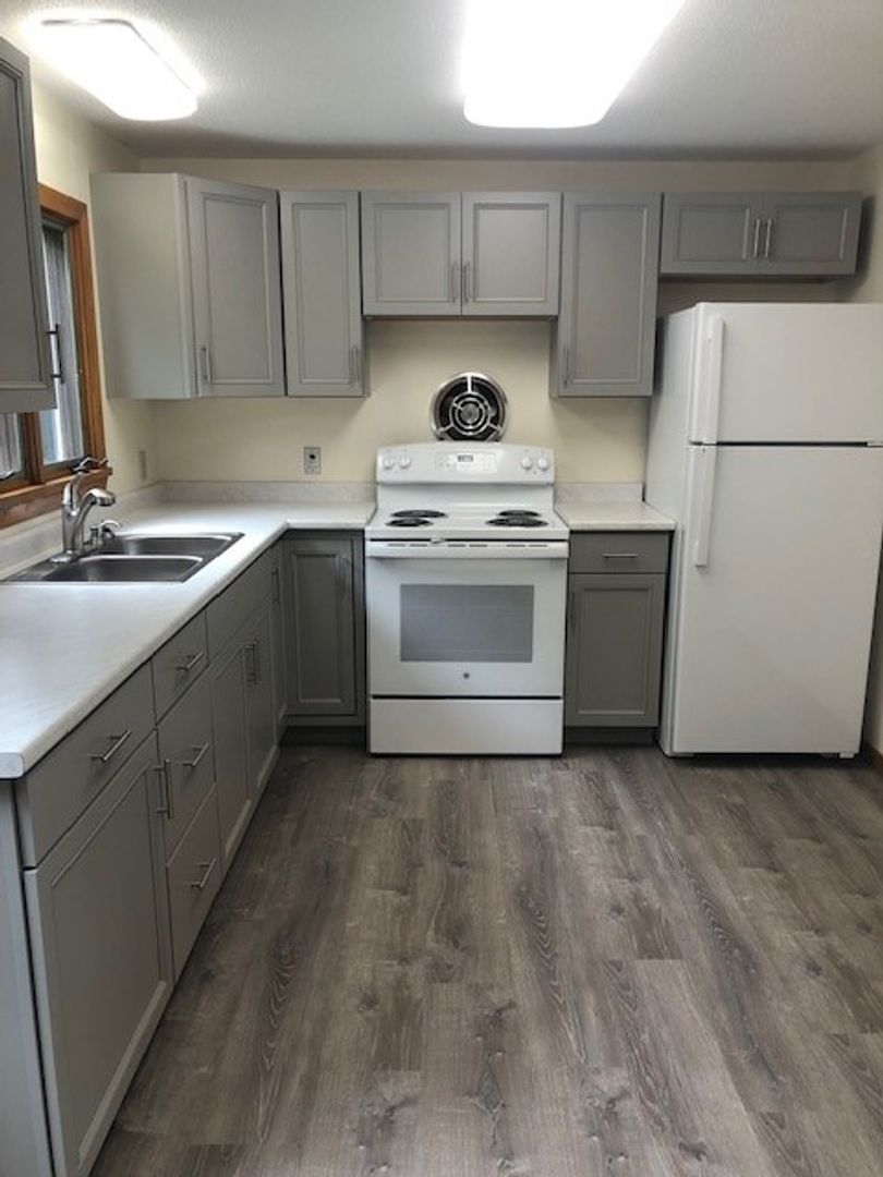 Topsham Apartment: 40 Atwood Road