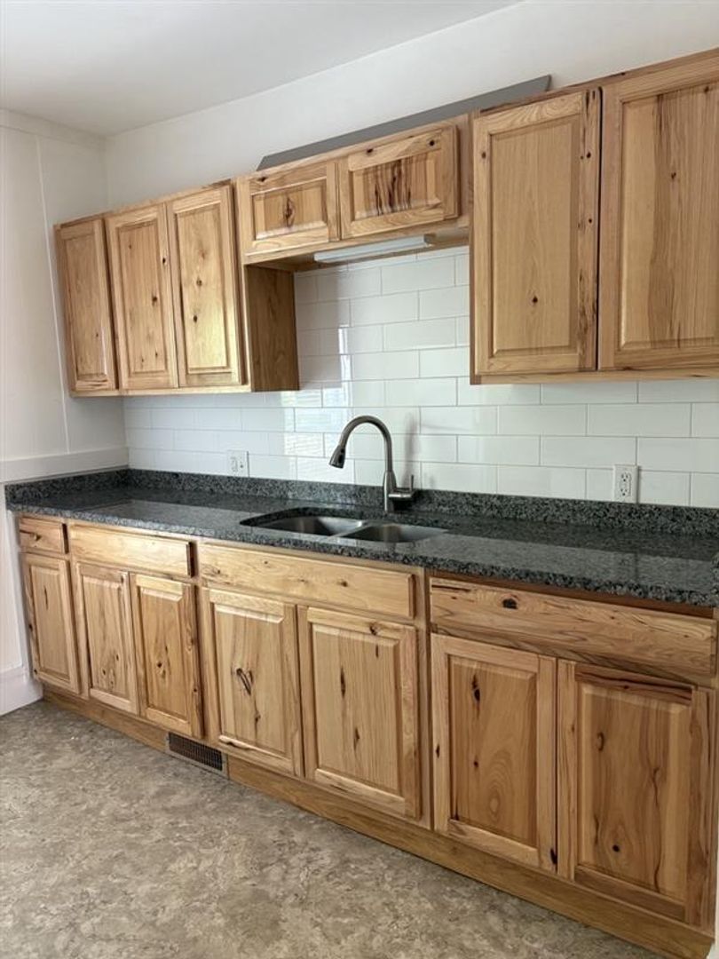 56 Park St, Orono