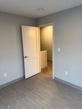 Move into this beautifully renovated 4-bedroom, 1-bath duplex, completely updated in 2026! – photo 1