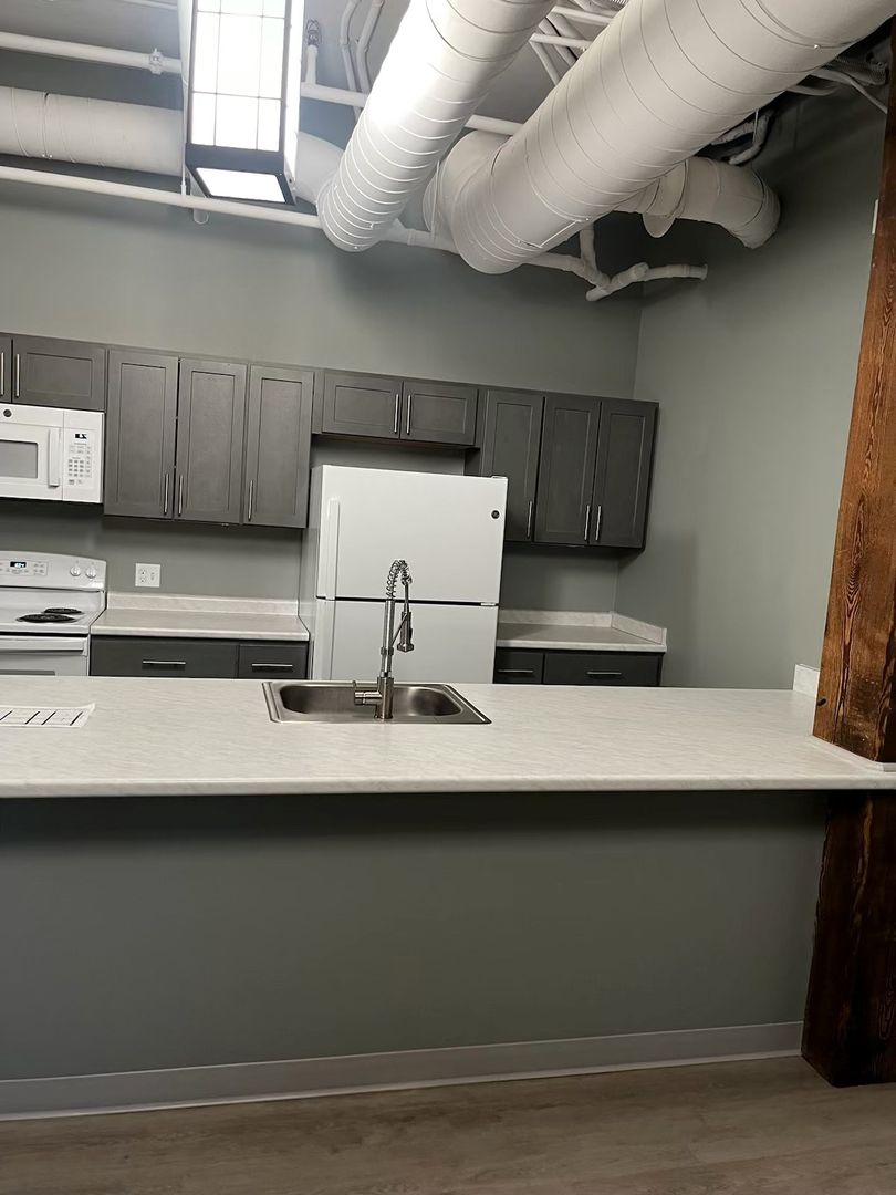 Sanford Apartment: 61 Washington Street