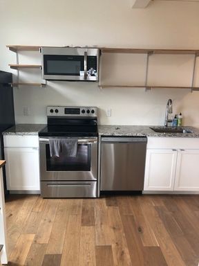 1BR/1BA Available Now!! Partially Furnished - Great Portland Location!! – photo 1
