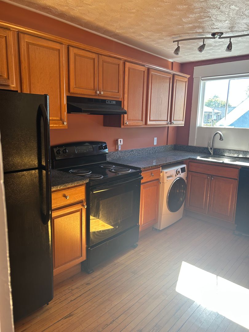 Portland Apartment: Clark Street & Brackett Street