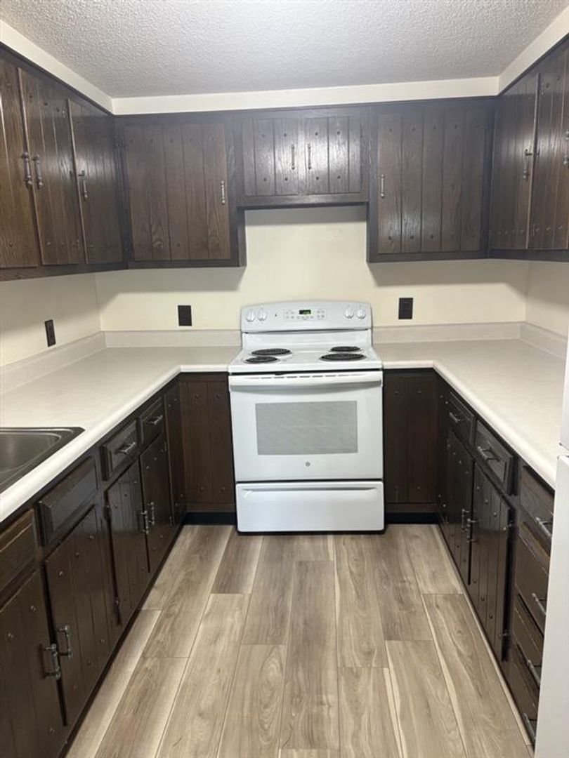 Hampden Apartment: 2 Main Road North