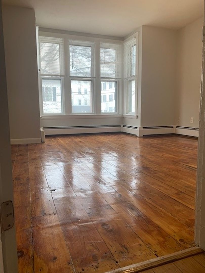 Biddeford Apartment: Bacon Street