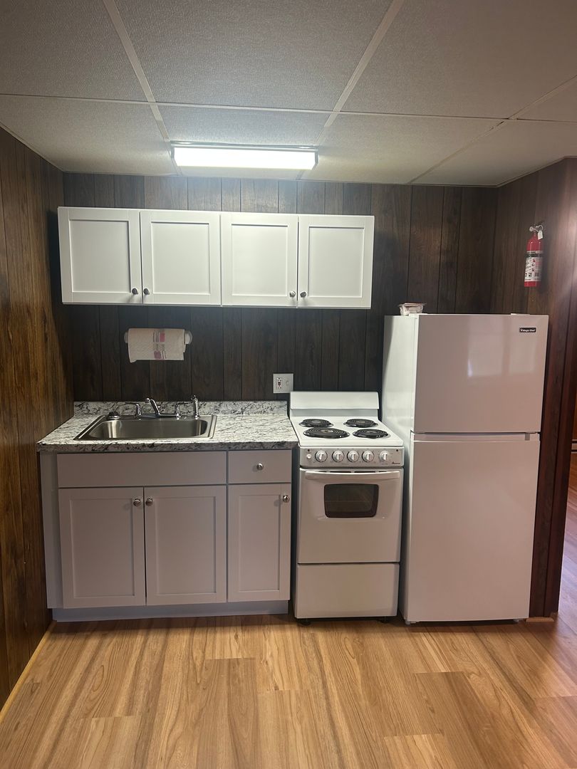 Topsham Apartment: 40 Atwood Road