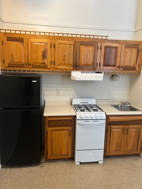 Studio Apartment Available Now!! Great Westbrook Location!!