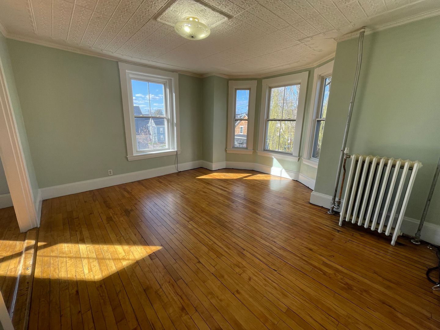 Lewiston Apartment: 142 College Street