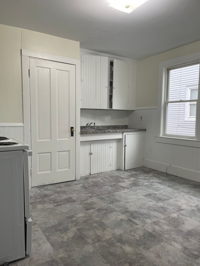 Biddeford Apartment: 66 Green Street