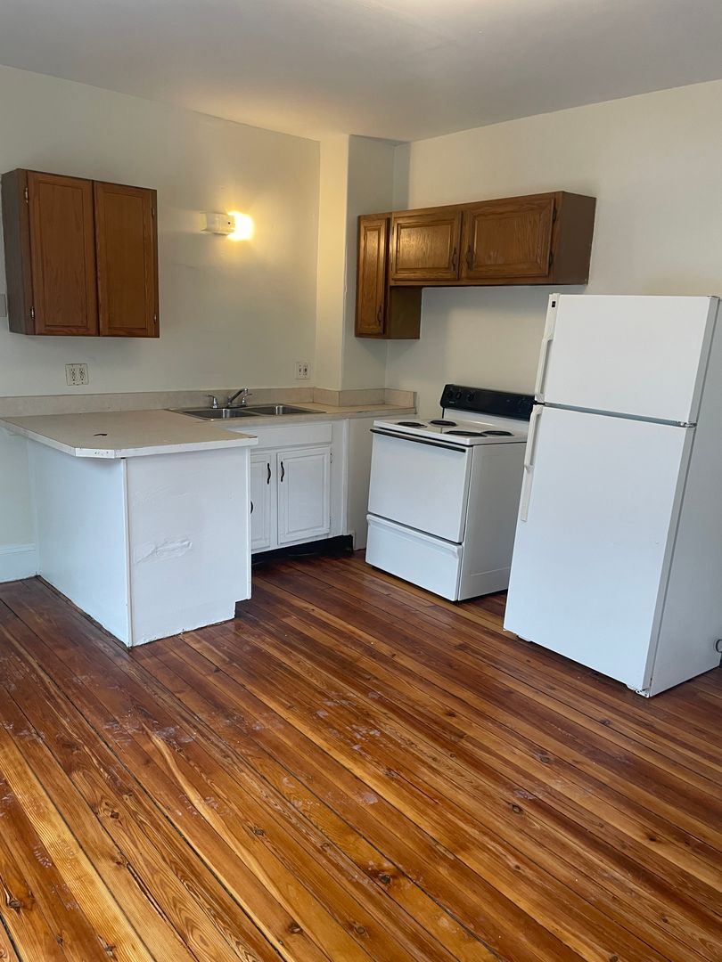 Westbrook Apartment: 178 Brown Street