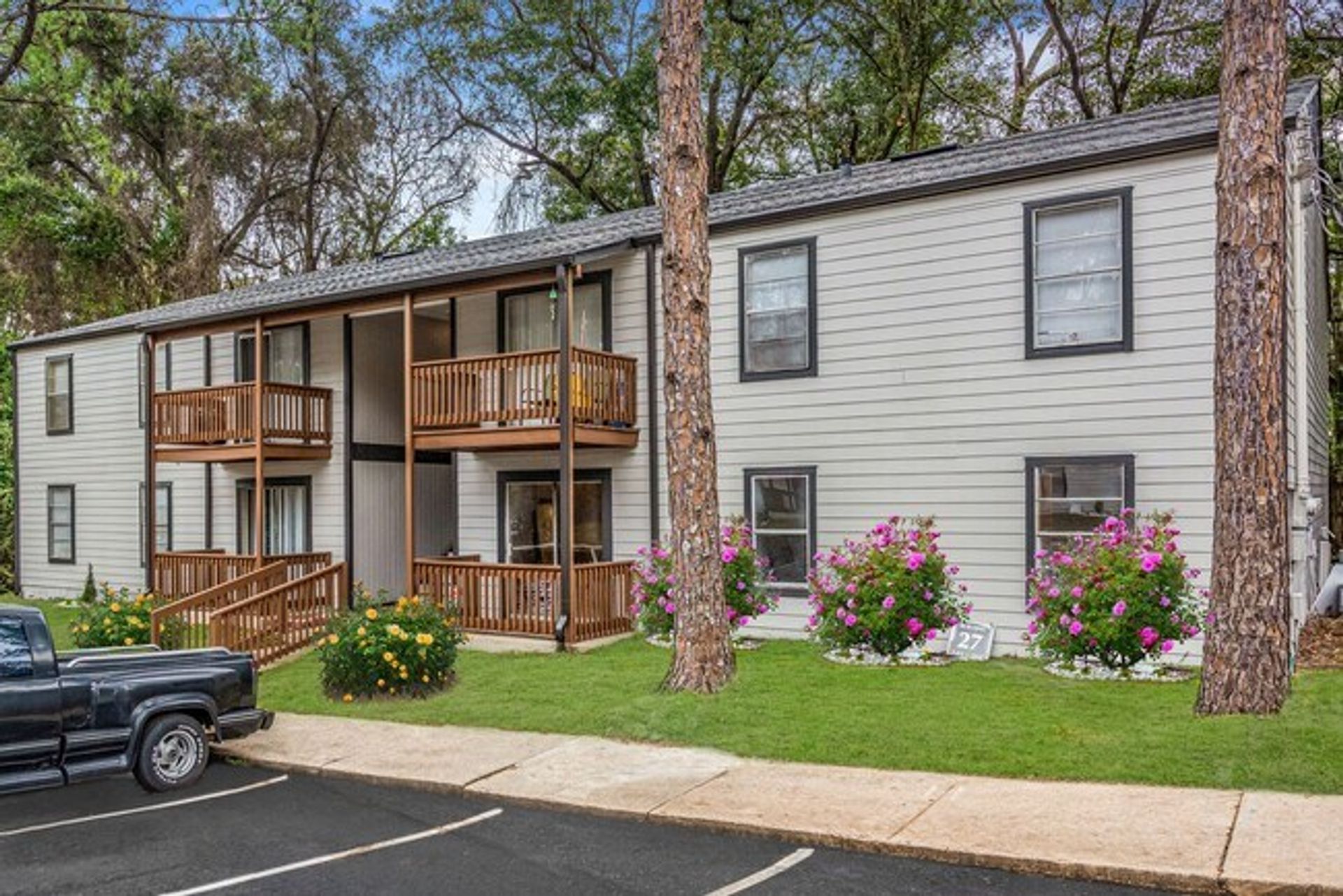 Mobile Apartment: 561 Village Green Dr E