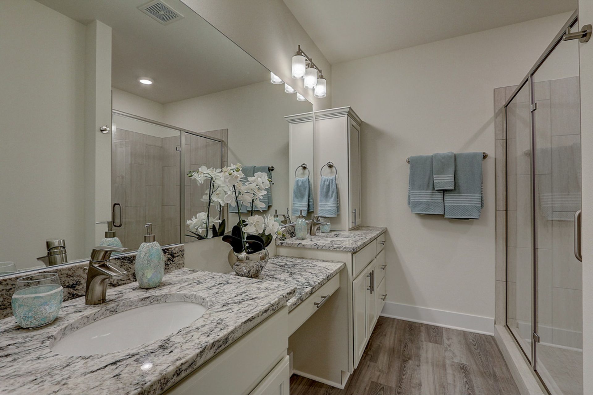 2 Bed/2.5 Bath Apartment 10 of 12