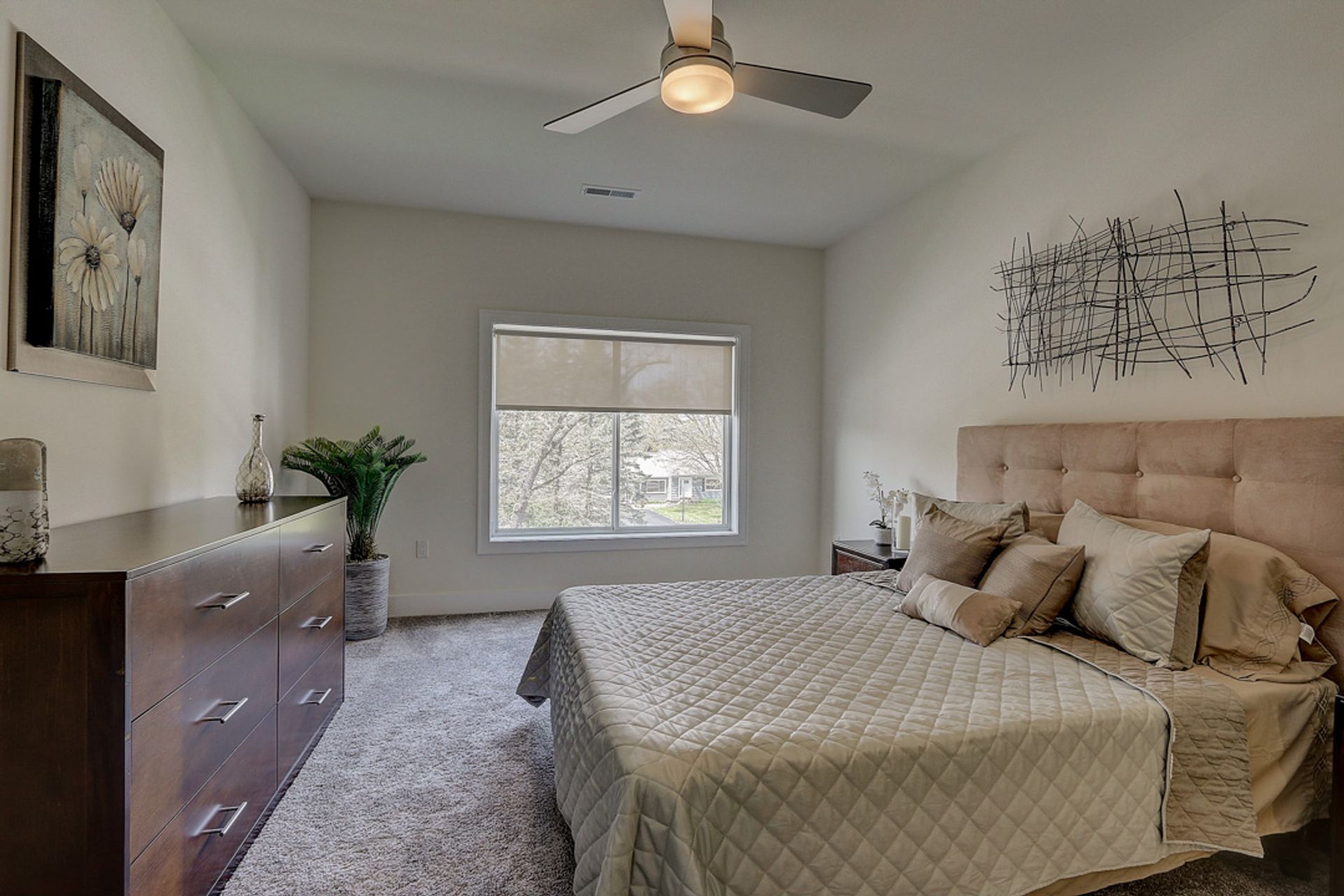 2 Bed/2.5 Bath Apartment 9 of 12