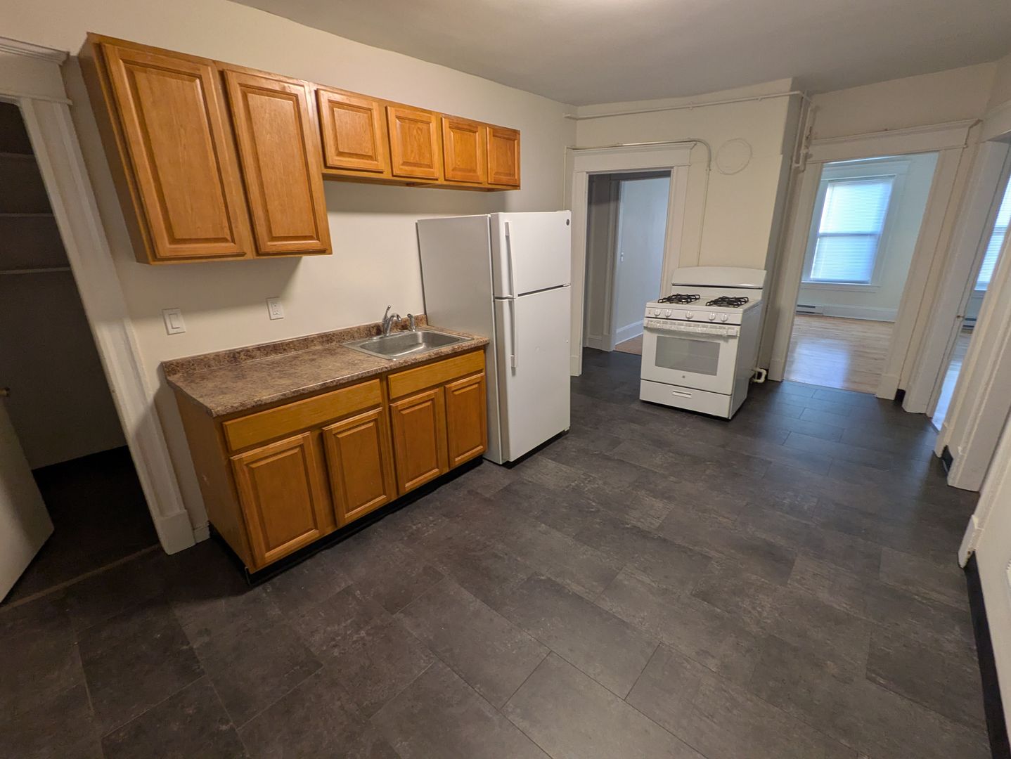 Holyoke Apartment: 1435 Dwight St