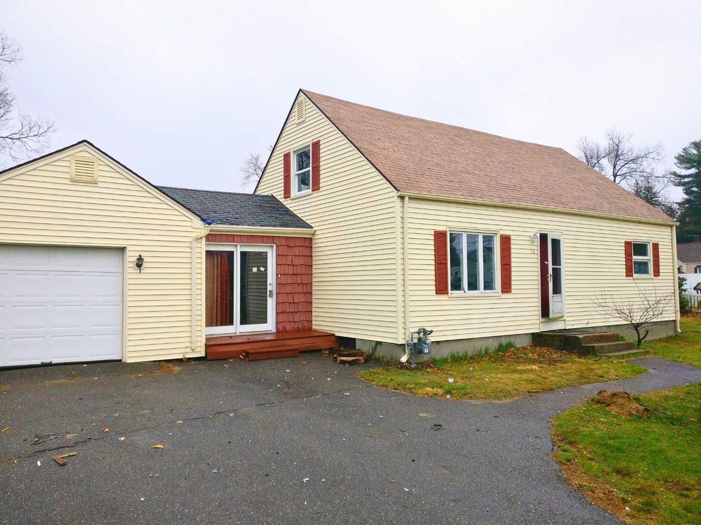 Springfield House: 72 Westbrook Dr