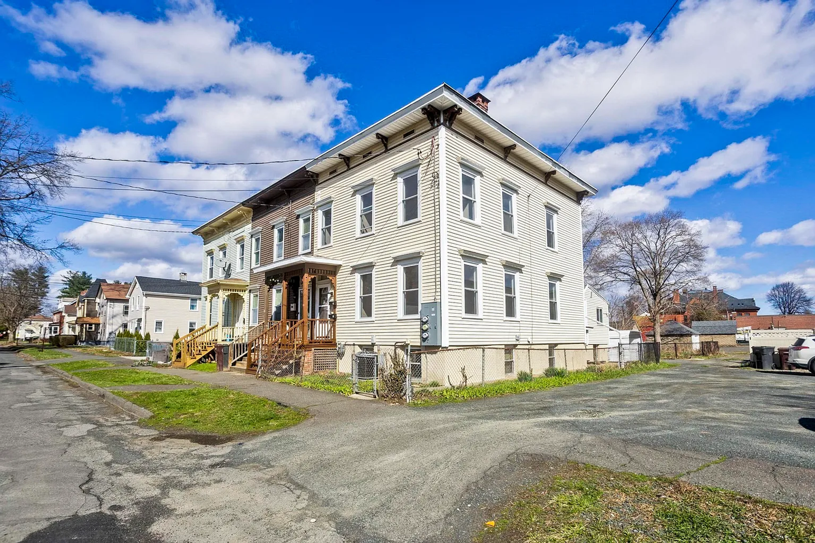 Westfield Apartment: 13 Hampden St