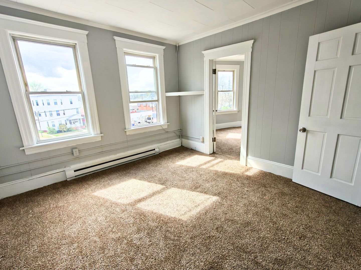 Chicopee Apartment: 21 Dale St