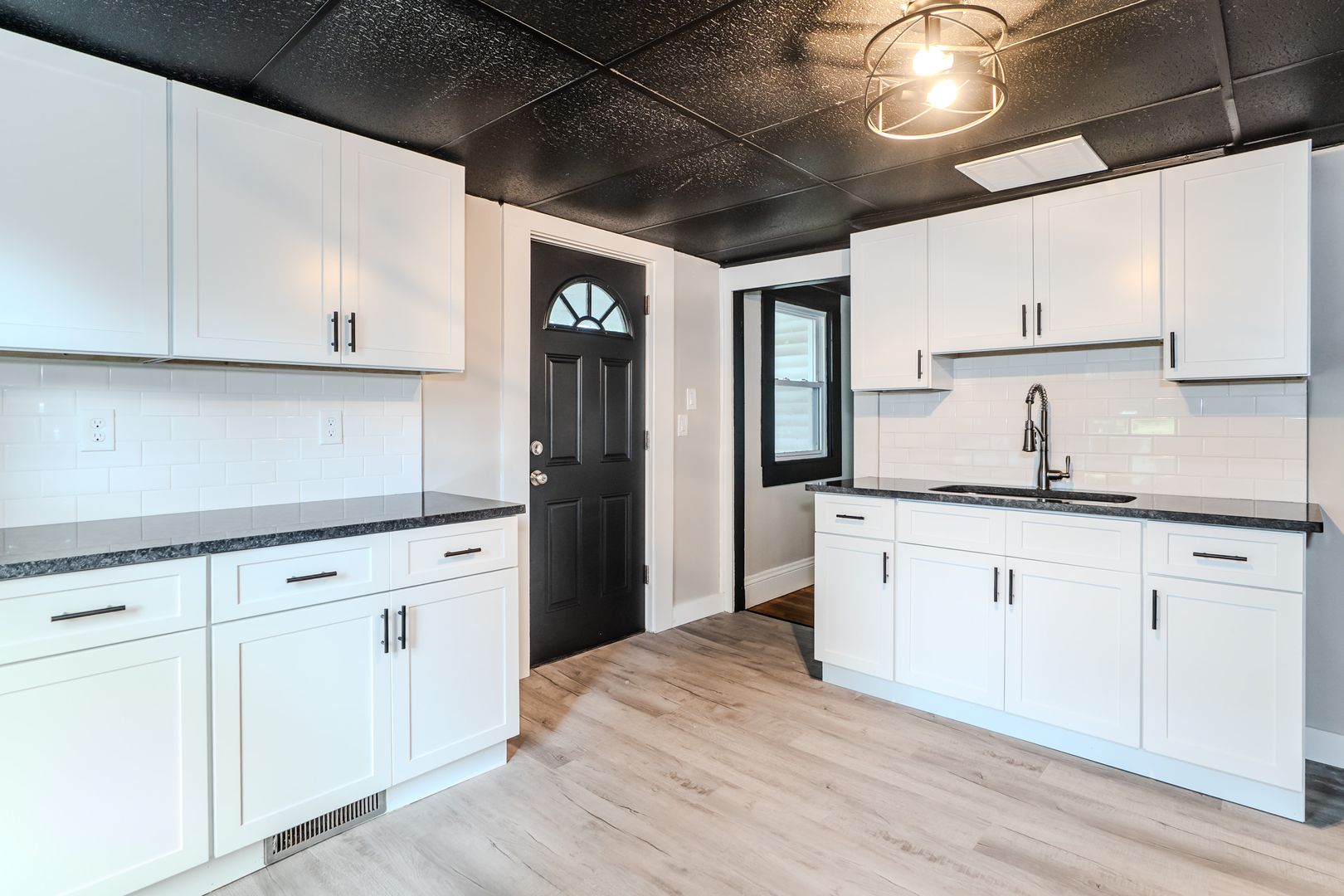 Springfield Apartment: 108-110 Northampton Ave