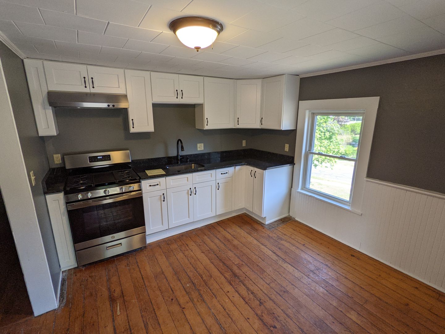 Northampton Apartment: 236 South St