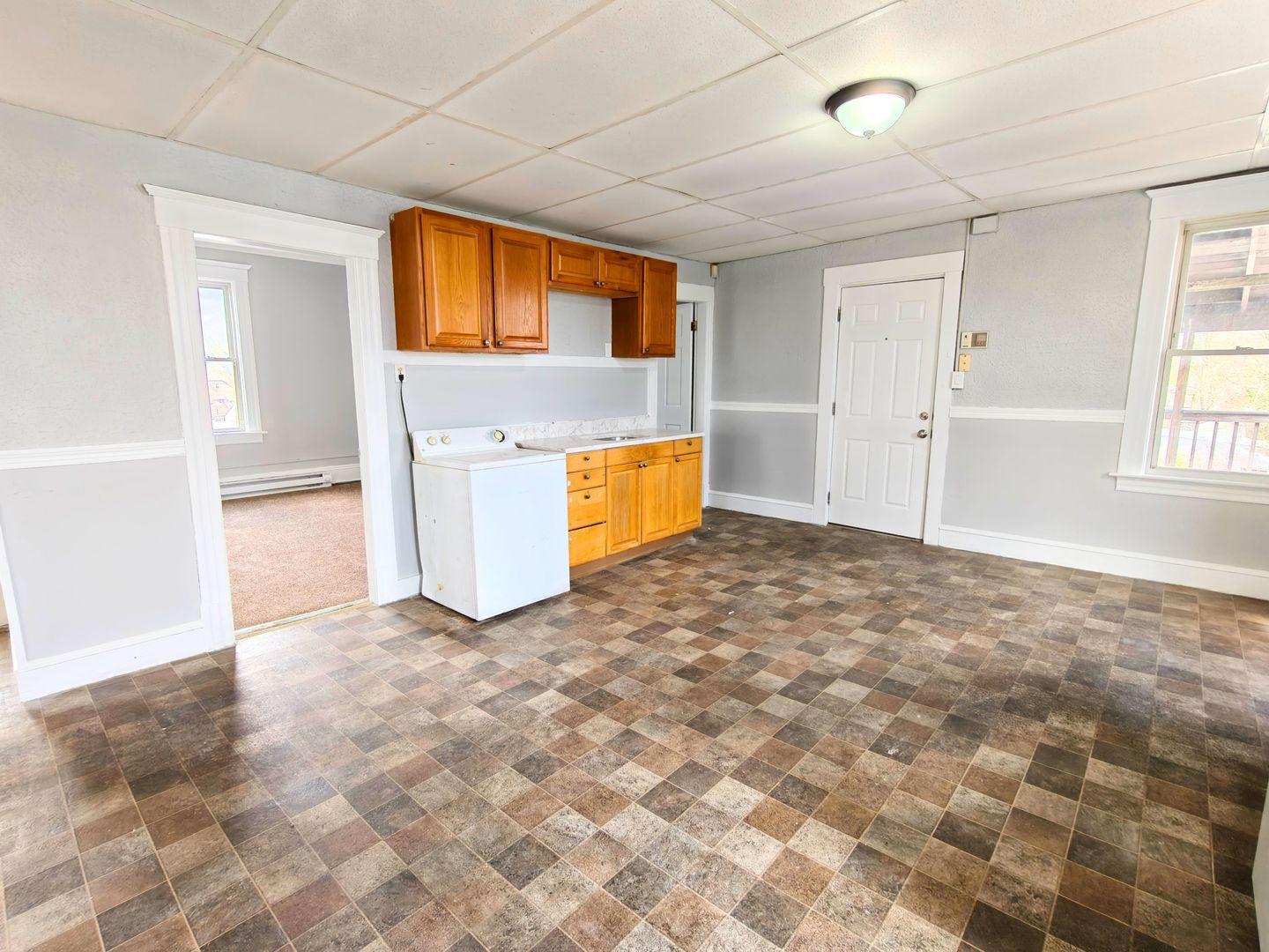Chicopee Apartment: 21 Dale St