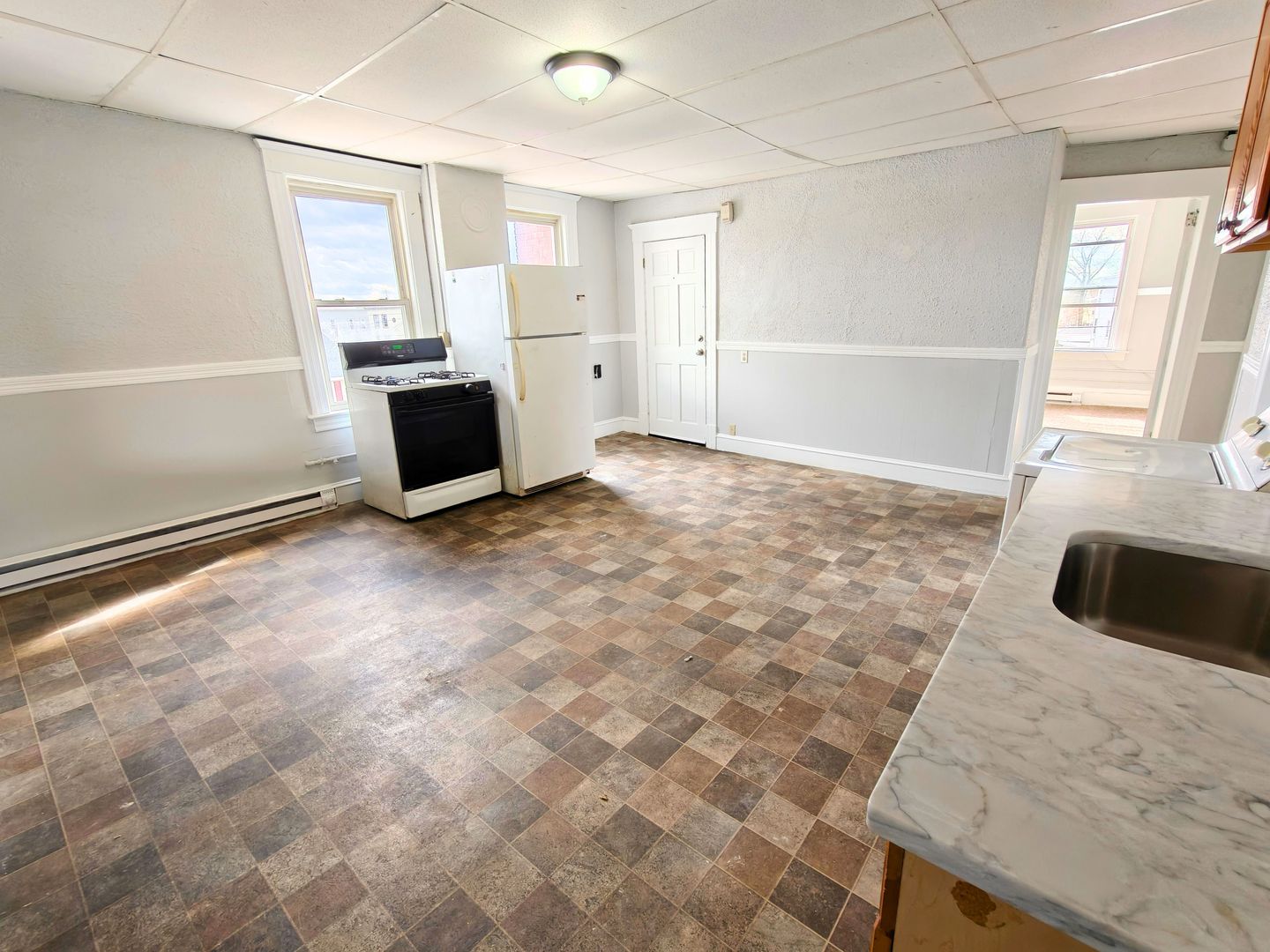 Chicopee Apartment: 21 Dale St