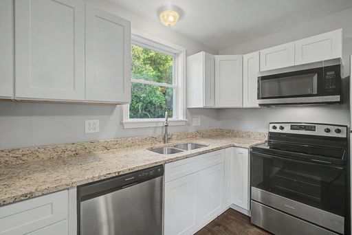 1 Bath Rental at 10-16 Bates St - 10 Bates St, Westfield, MA – photo 1