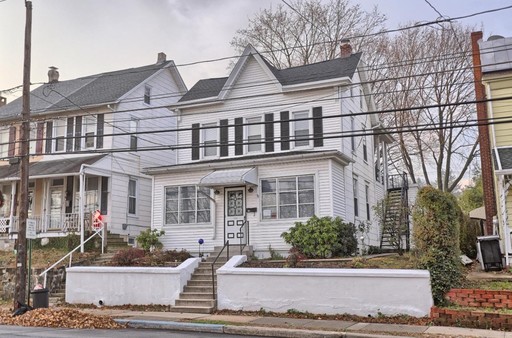 Cute 2nd floor, 2Br 1Bath Walking Distance To Governor Miffling SD | NO PETS – photo 1