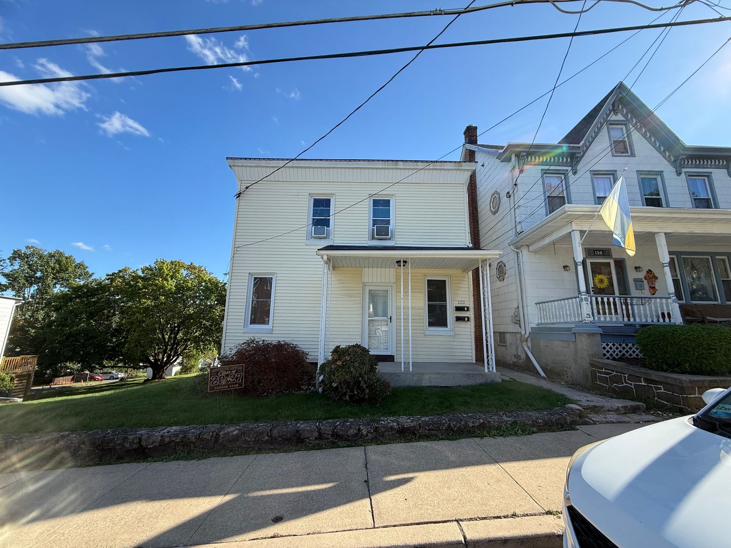 Mohnton Apartment: 122 W. Summit Street