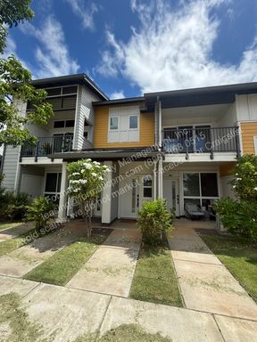 Pet Friendly - Bright 3 Bedroom Home with Split AC and In-Unit Laundry – photo 1