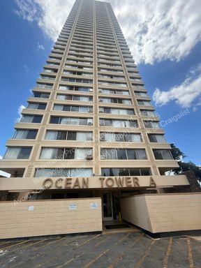 Pet Friendly - 1 Bedroom Condo with Covered Parking and In-Unit Laundry